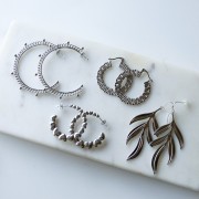 Cadeau - Boucles d'oreilles en Acier inoxydable - Forme, taille aléatoires x2