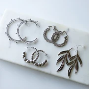 Cadeau - Boucles d'oreilles en Acier inoxydable - Forme, taille aléatoires x2