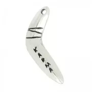 Pendentif boomerang karma 29 mm Placage Argent fin vieilli x1