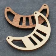 Intercalaire pour collier demi-lune ajourée 50x31 mm en bois Naturel x1
