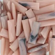 Cabochon synthétique baguette 24x8 mm imitation marbre Rose x1