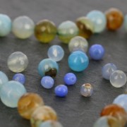 Perles Rondes facettées en agate teintée 8 mm Corn Flower Blue x10