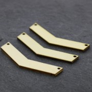 Intercalaire chevron 2 trous en bois brut à peindre ou customiser 60x18 mm pour création DIY de collier ou sautoir