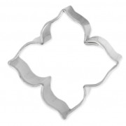 Mini emporte-pièce en fer blanc pour modelage 22x25 mm Lys à 4 pétales|raw }}