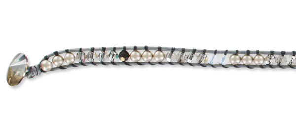 Bracelet Wrap Cendré Cordon en cuir Rondes et Nacrées PureCrystal : Etape 2 Bracelet Wrap Cendré Cordon en cuir Rondes et Nacrées PureCrystal : Etape 2