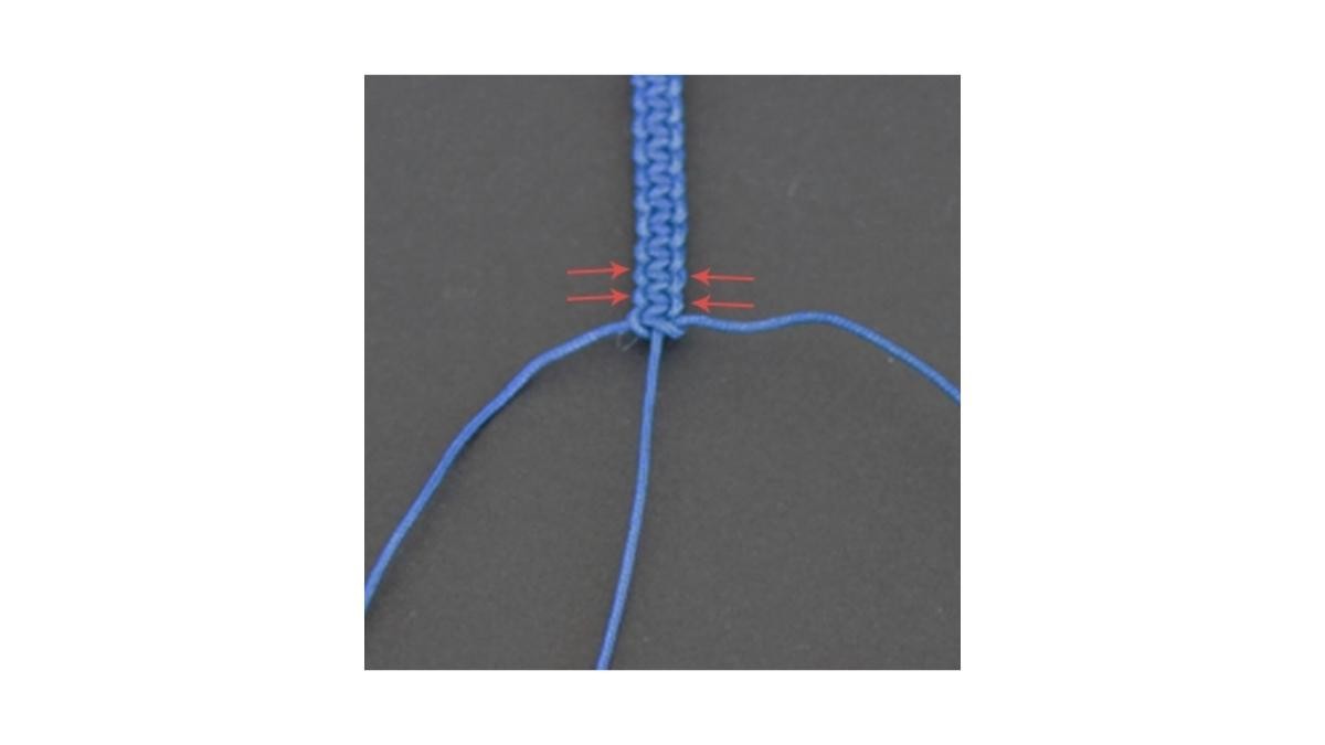 Apprendre à faire un noeud plat macramé : Etape 8 Apprendre à faire un noeud plat macramé : Etape 8