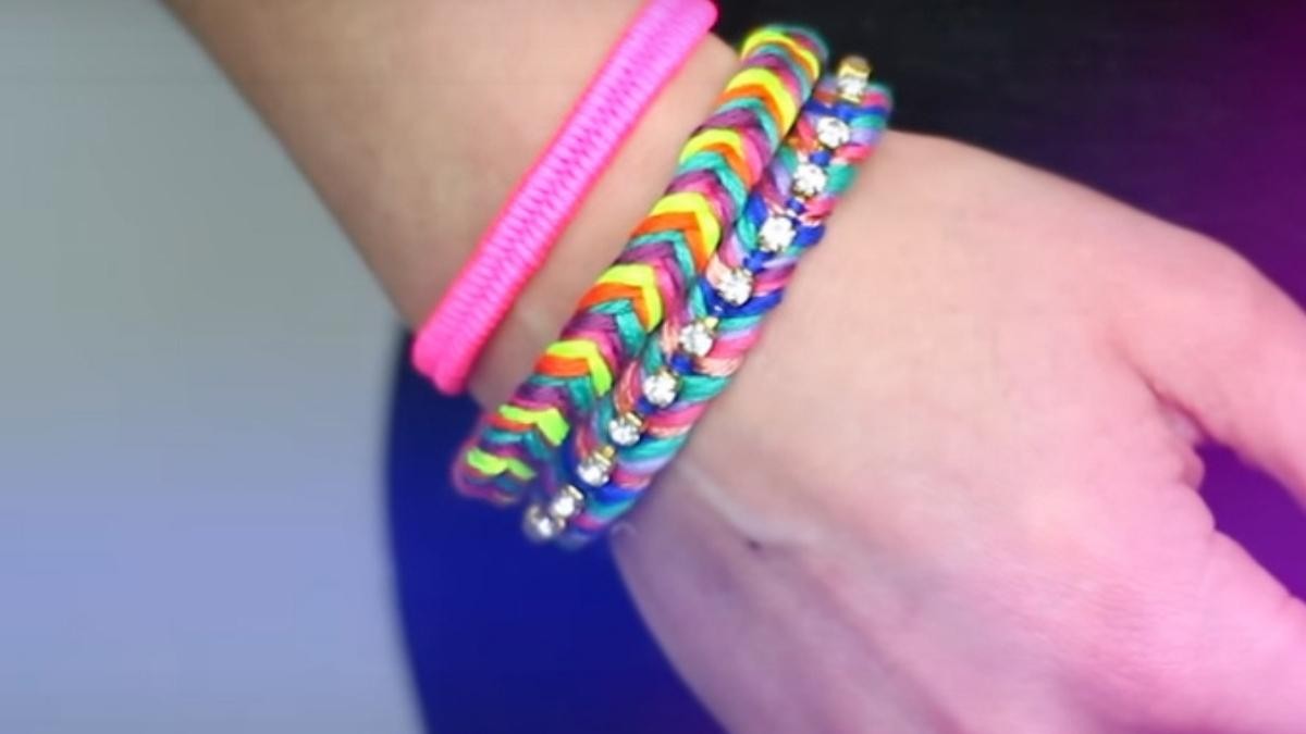 Réaliser des bracelets brésiliens tressés