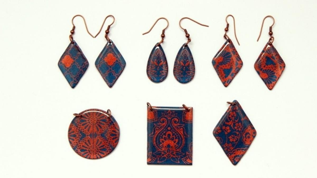 Schéma Comment utiliser un silk screen sur la pâte polymère et avec de la poudre métallique ?