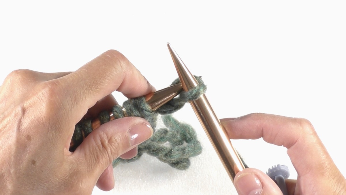 Comment tricoter une maille endroit (point mousse) ? : Etape 11