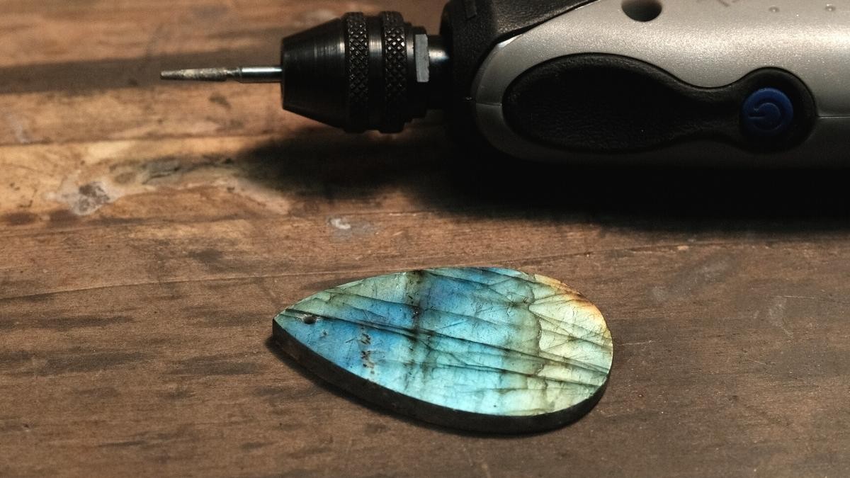 Schéma Comment percer une pierre gemme ? Schéma Comment percer une pierre gemme ?