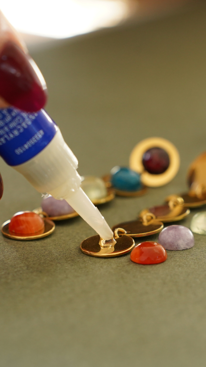 Schéma Quelle est la meilleure colle pour bijoux ?