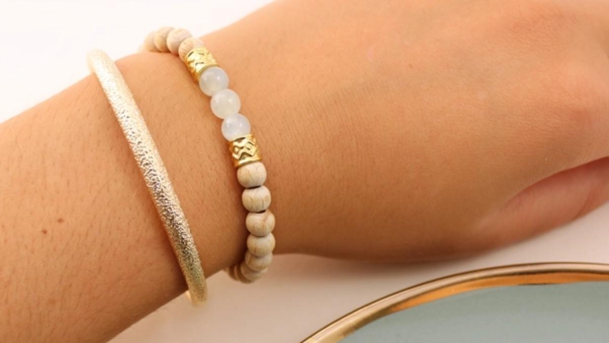 Bracelet élastique perles en bois et pierres de lune