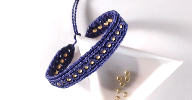 bracelet micro macram&eacute; avec des perles