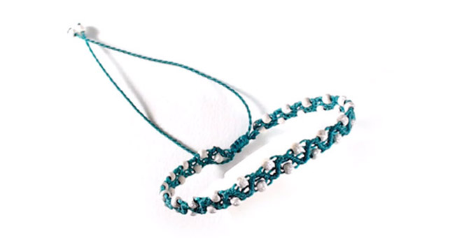 bracelet micro macram&eacute;