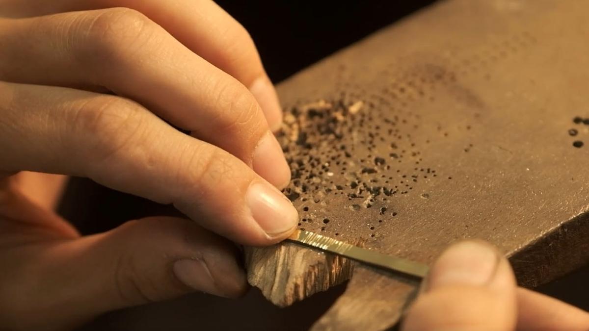 texturer le métal avec un bocfil