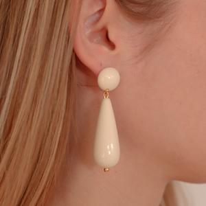 boucles oreilles pendantes resine