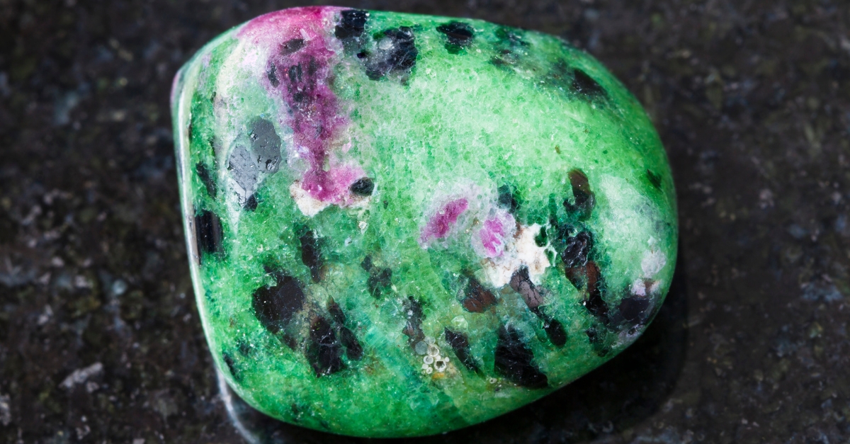 pierre rubis zoisite