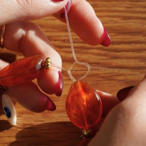 noeud chirurgien sur bracelet &eacute;lastique
