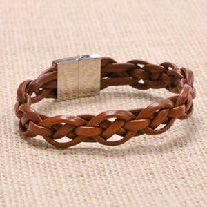bracelet tress&eacute; fermoir coulissant