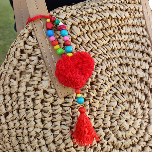 Bijou sac avec pompon cœur