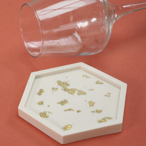 Dessous de verre DIY jesmonite et feuilles d'or