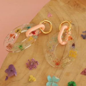 boucles d'oreilles résine peach fuzz