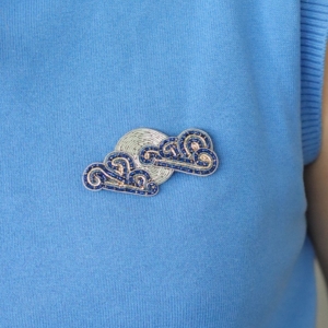 broche lune brodée