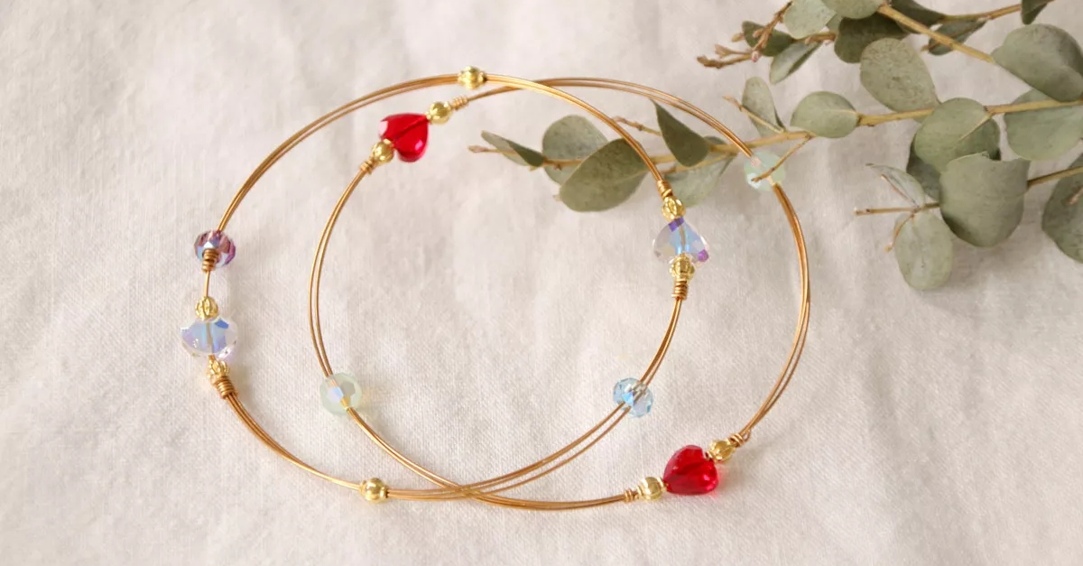 Bracelet jonc avec coeur de cristal