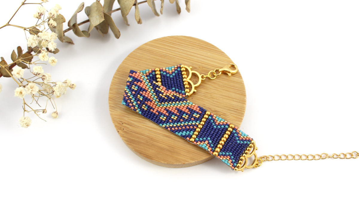 Bracelet tissage Miyuki en rocailles 15 et 8 avec embouts écailles