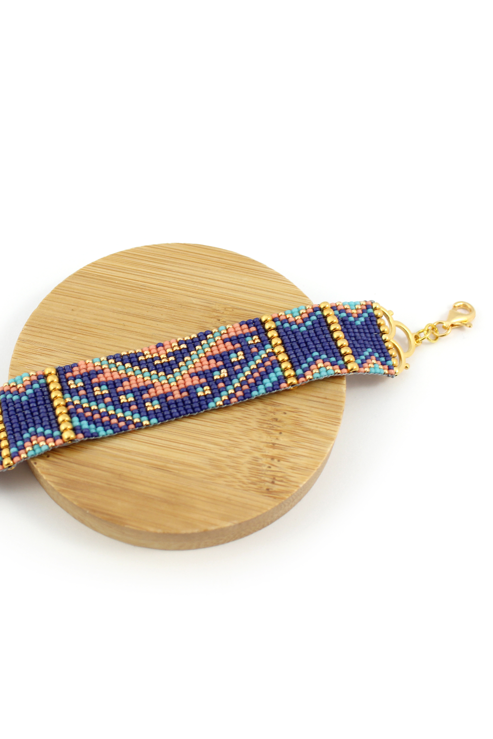 Schéma Bracelet tissage Miyuki en rocailles 15 et 8 avec embouts écailles Schéma Bracelet tissage Miyuki en rocailles 15 et 8 avec embouts écailles