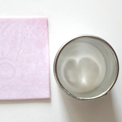 Broche Rose pâte polymère Cernit et plaques de texture : Etape 5