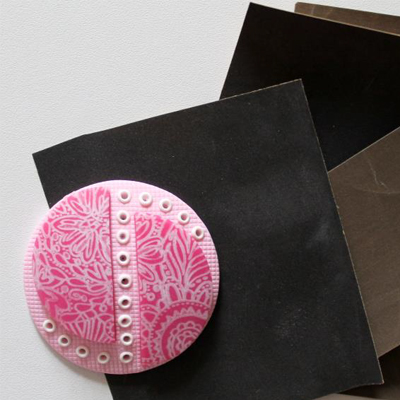 Broche Rose pâte polymère Cernit et plaques de texture : Etape 14