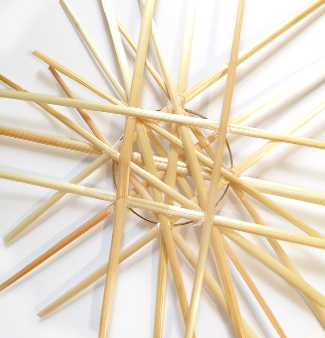 DIY Déco : étoile de Noël en paille : Etape 3 DIY Déco : étoile de Noël en paille : Etape 3