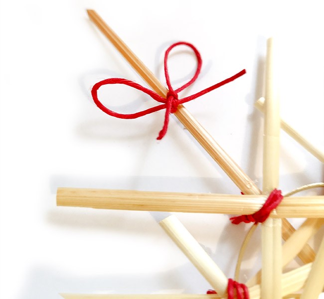 DIY Déco : étoile de Noël en paille : Etape 7 DIY Déco : étoile de Noël en paille : Etape 7