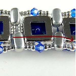 Bracelet Eléonore en perles PureCrystal et perles en verre par Puca® : Etape 14