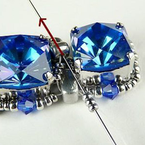 Bracelet Eléonore en perles PureCrystal et perles en verre par Puca® : Etape 19