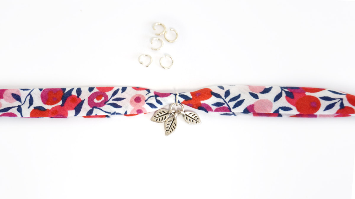 Tuto Bracelet ruban Liberty pour enfant : Etape 2 Tuto Bracelet ruban Liberty pour enfant : Etape 2