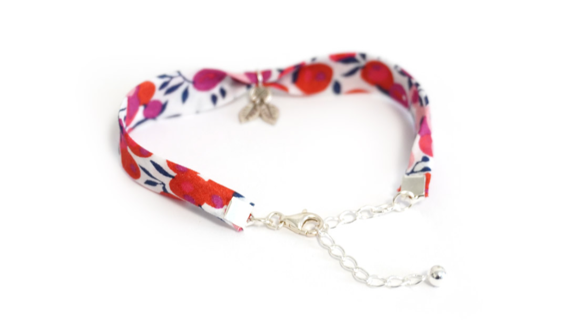 Tuto Bracelet ruban Liberty pour enfant : Etape 4 Tuto Bracelet ruban Liberty pour enfant : Etape 4
