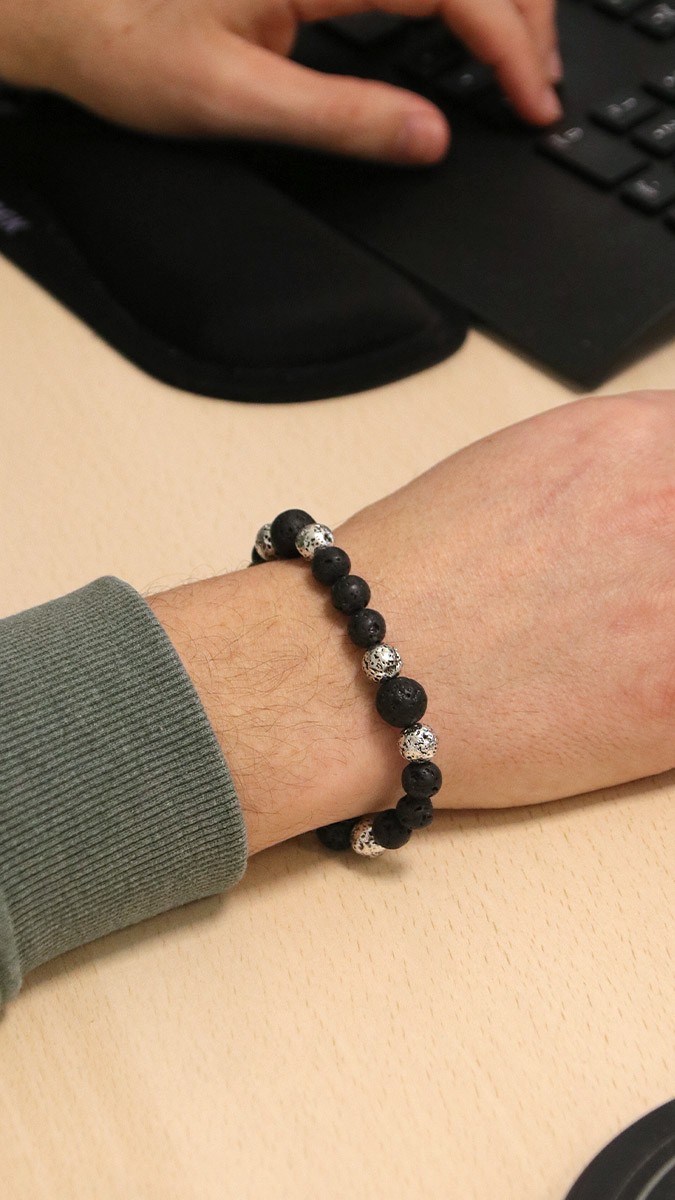 Schéma Bracelet pour homme avec des perles Pierres de Lave