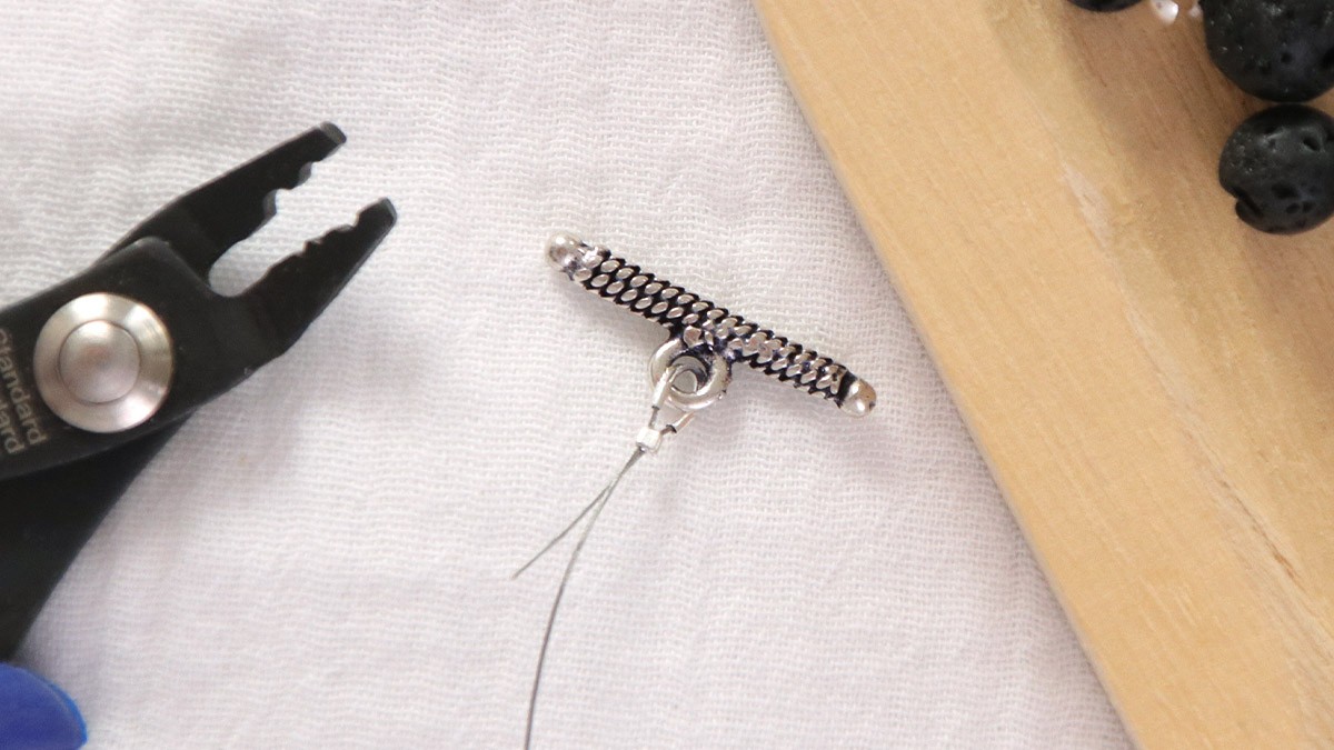 Bracelet pour homme avec des perles Pierres de Lave : Etape 1