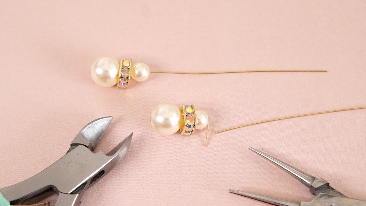 Boucles d'oreilles Perles Nacrées et Rondelles Strass carrée : Etape 2