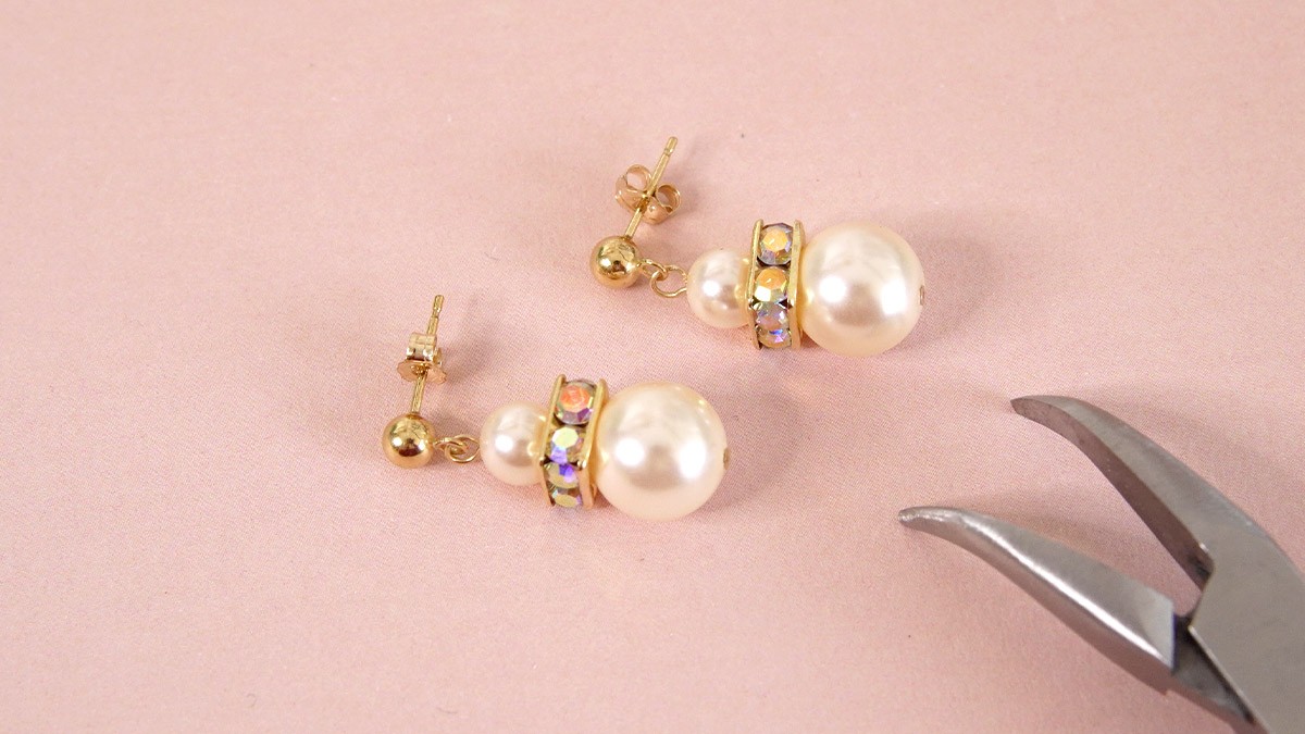 Boucles d'oreilles Perles Nacrées et Rondelles Strass carrée : Etape 4