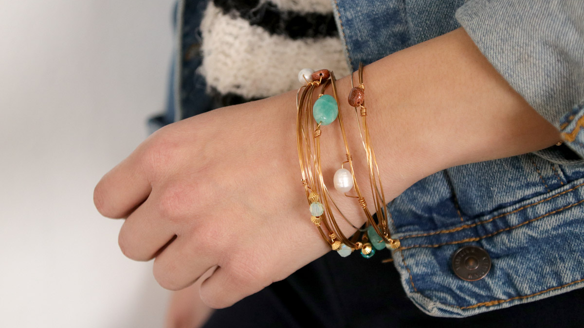 Schéma DIY Bracelets Joncs en fil de laiton et perles PureCrystal, perles d'eau douce et pierre Amazonite