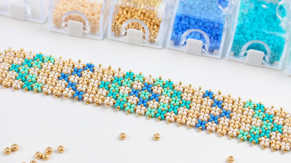 Schéma Bracelet manchette turquoise et crème en rocaille Miyuki 11/0 technique du Pondo Stitch Schéma Bracelet manchette turquoise et crème en rocaille Miyuki 11/0 technique du Pondo Stitch