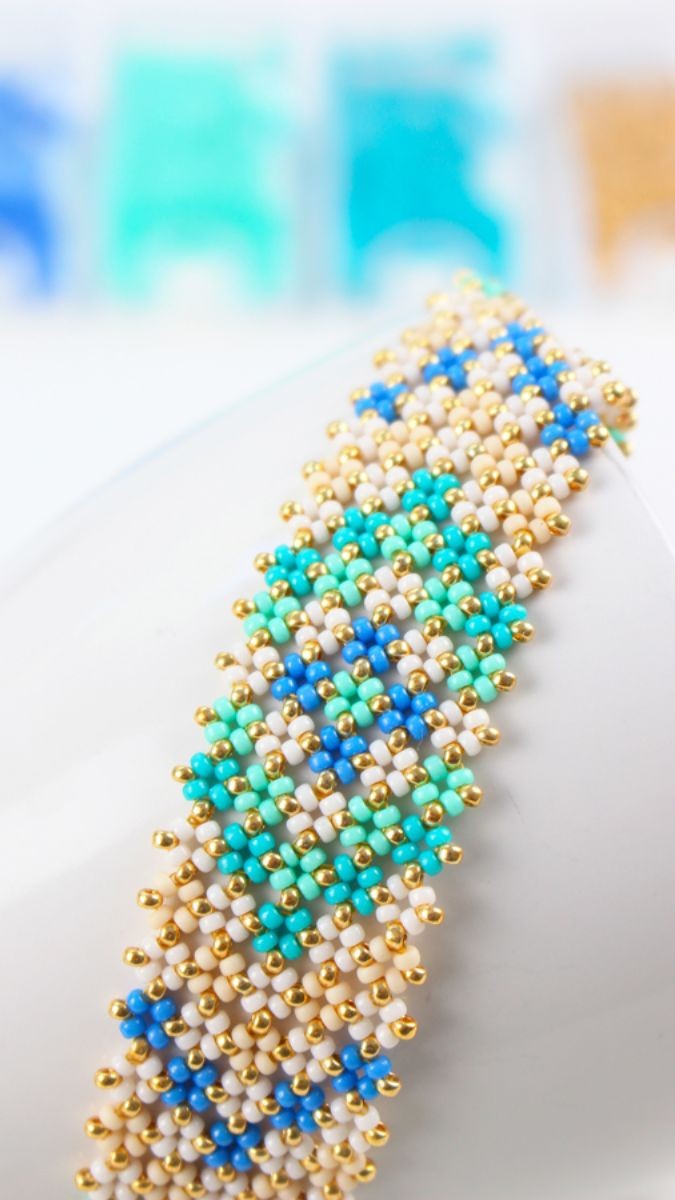 Schéma Bracelet manchette turquoise et crème en rocaille Miyuki 11/0 technique du Pondo Stitch Schéma Bracelet manchette turquoise et crème en rocaille Miyuki 11/0 technique du Pondo Stitch