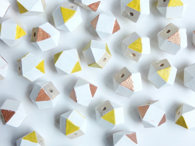 Porte essuie-tout perles en bois : Etape 3