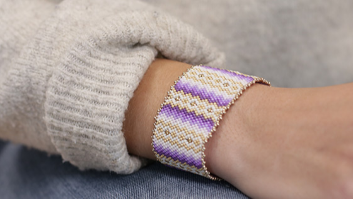 Bracelet tissage peyote de perles Miyuki Délicas 11/0 avec insertion de Strass Crystal Mesh PureCrystal Bracelet tissage peyote de perles Miyuki Délicas 11/0 avec insertion de Strass Crystal Mesh PureCrystal