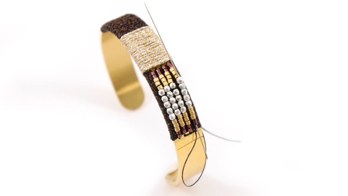 Bracelet chic perles Miyuki et fils brillants en acier inox doré : Etape 8