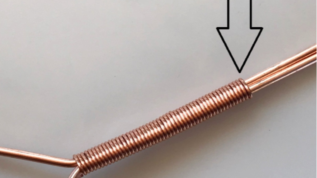 Pendentif en pierre gemme serti avec du fil de cuivre : Etape 9