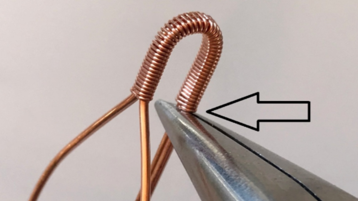 Pendentif en pierre gemme serti avec du fil de cuivre : Etape 13